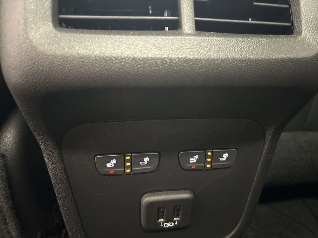 Used 2023 Chevrolet Equinox Premier image 28