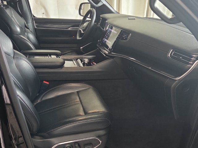 Used 2022 Jeep Wagoneer Series I AWD/4WD image 13