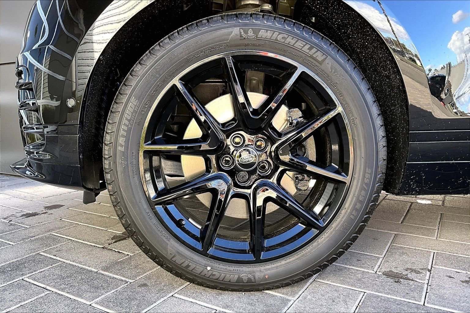 New 2026 Land Rover Range Rover Velar Dynamic SE image 12