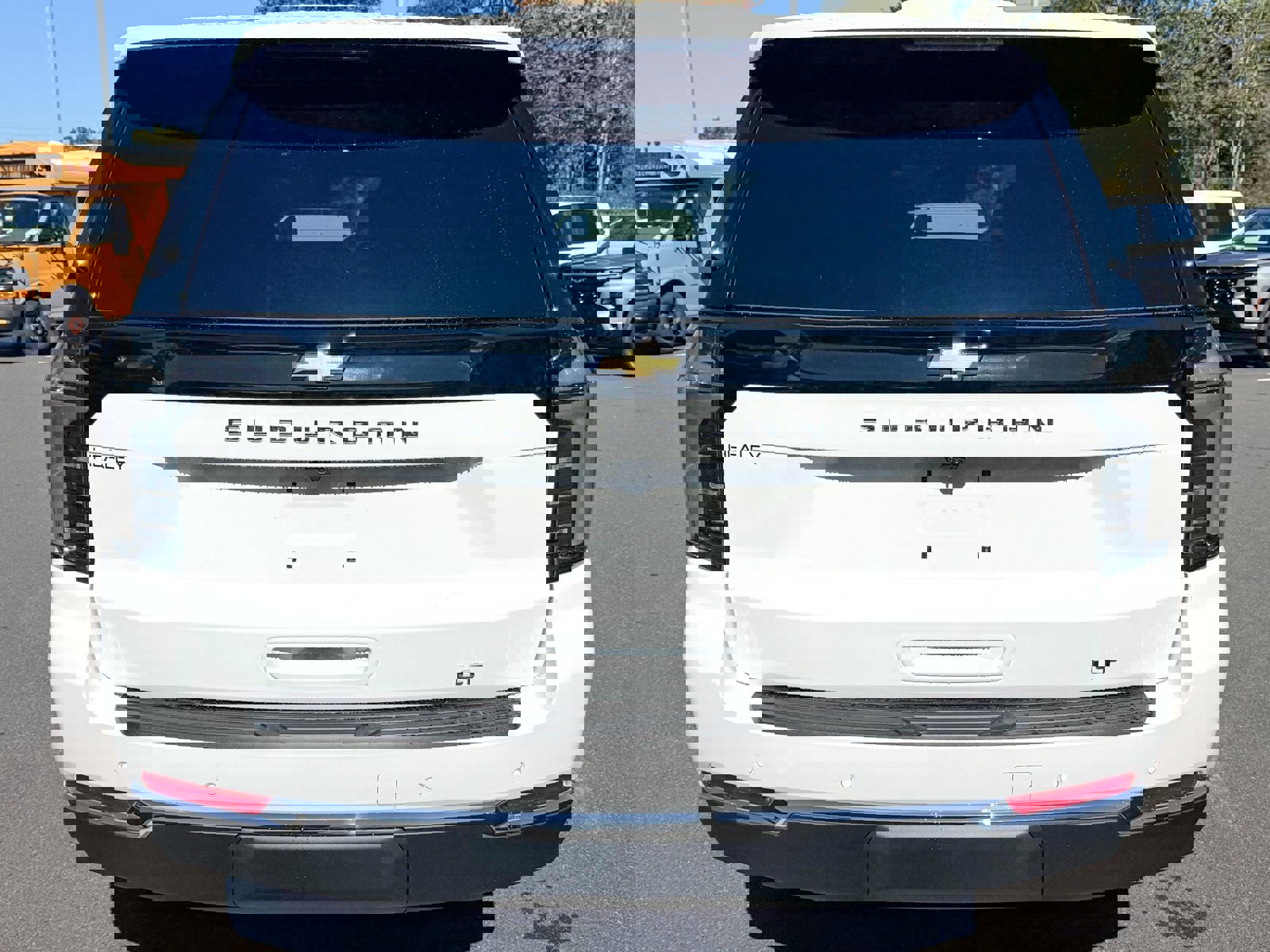 New 2026 Chevrolet Suburban LT image 9