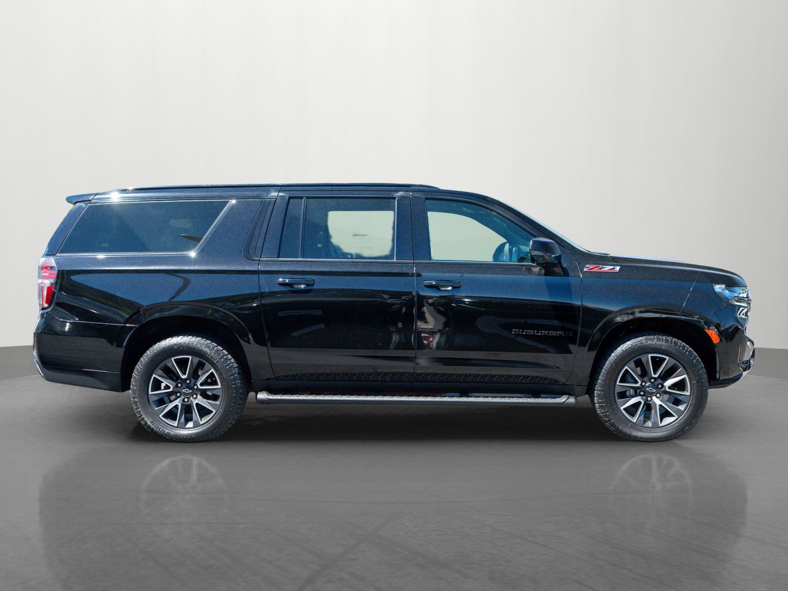 Used 2021 Chevrolet Suburban Z71 w/ Luxury Package AWD/4WD image 8