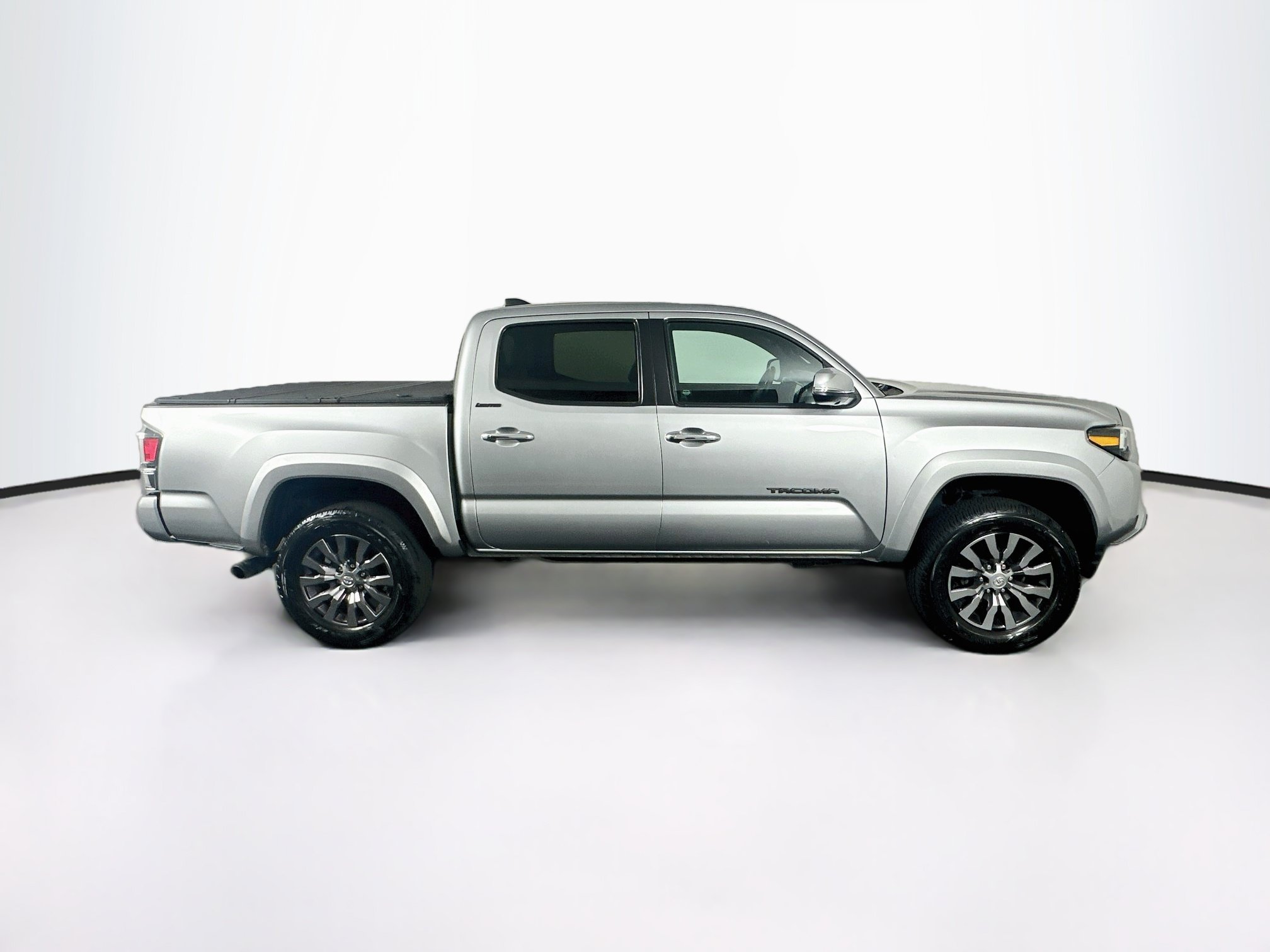 Used 2022 Toyota Tacoma Limited AWD/4WD image 10