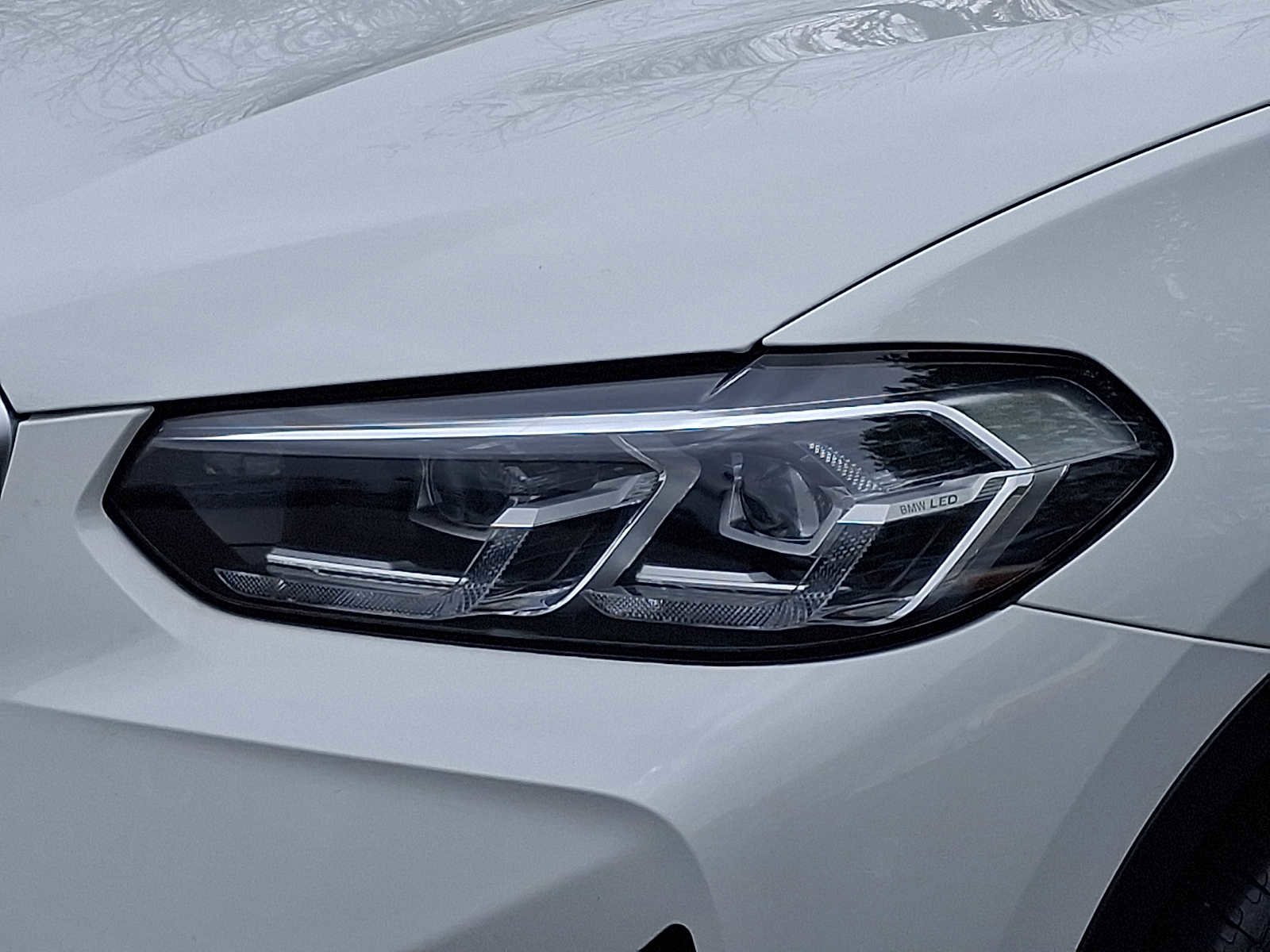 Certified 2024 BMW X4 xDrive30i w/ Premium Package AWD/4WD image 4