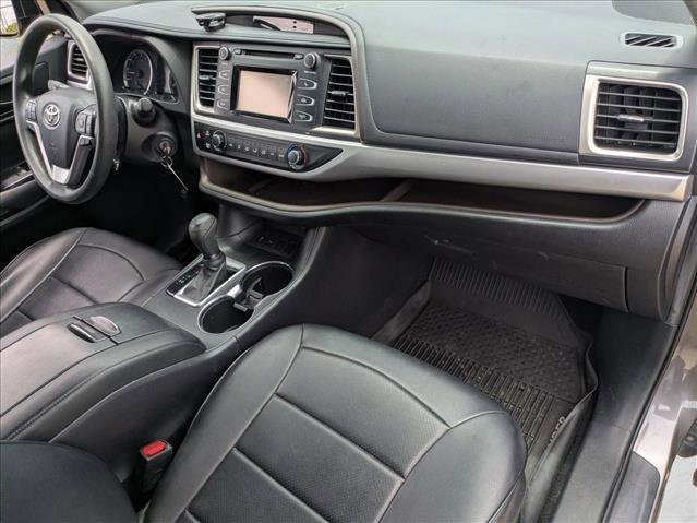 Used 2019 Toyota Highlander LE FWD image 17
