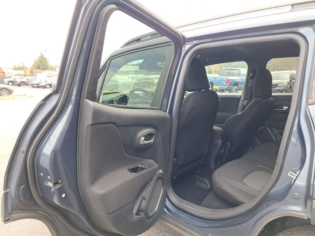 Used 2021 Jeep Renegade Latitude AWD/4WD image 12