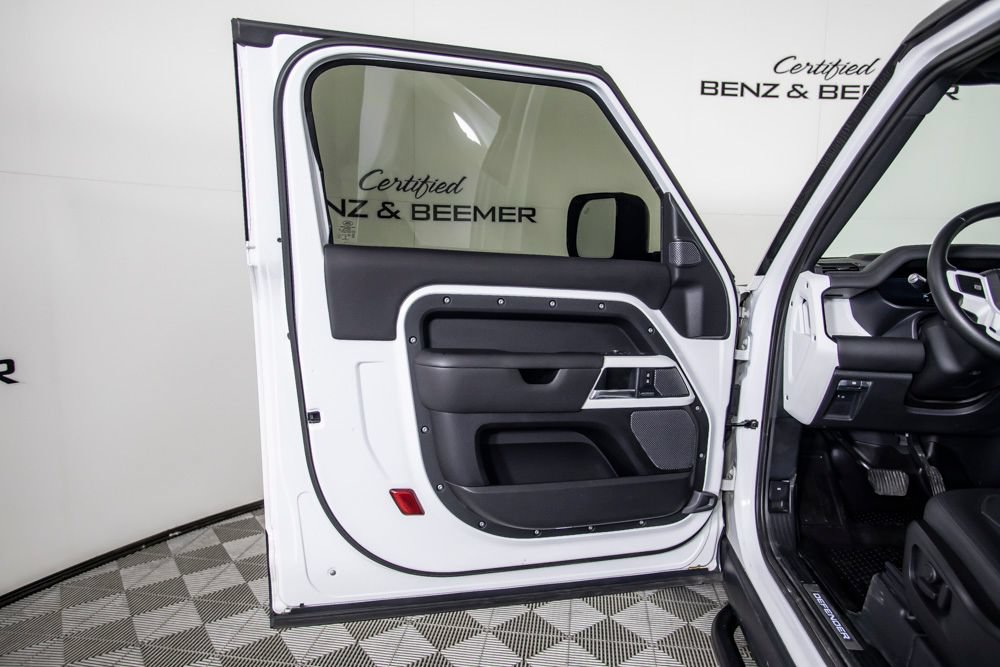 Used 2022 Land Rover Defender 90 X-Dynamic HSE AWD/4WD image 17