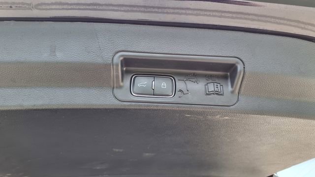 Used 2025 Ford Explorer ST-Line w/ ST-Line Street Pack image 16