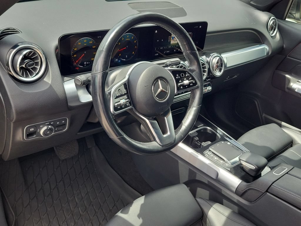 Used 2023 Mercedes-Benz GLB 250 4MATIC w/ Premium Package image 16