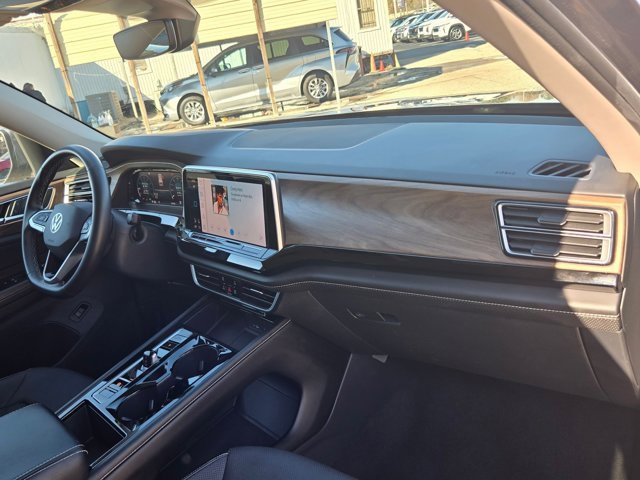 Used 2024 Volkswagen Atlas SE image 30
