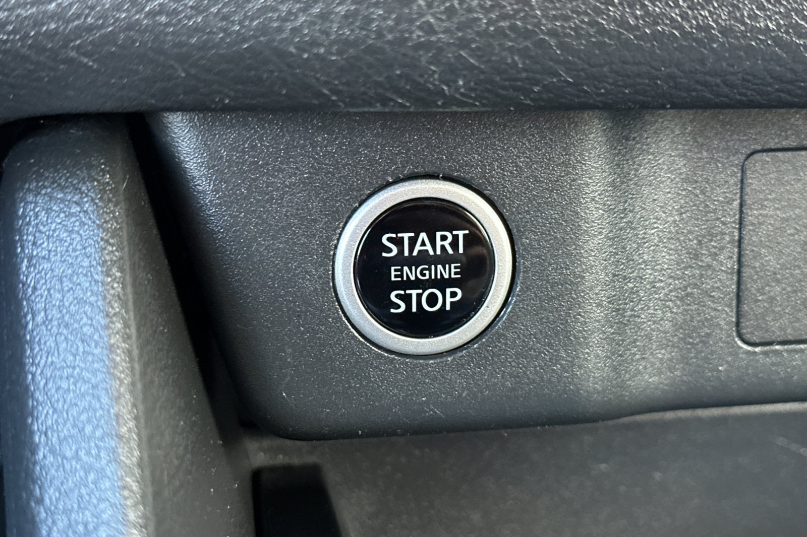 Used 2023 Nissan Rogue S FWD image 29