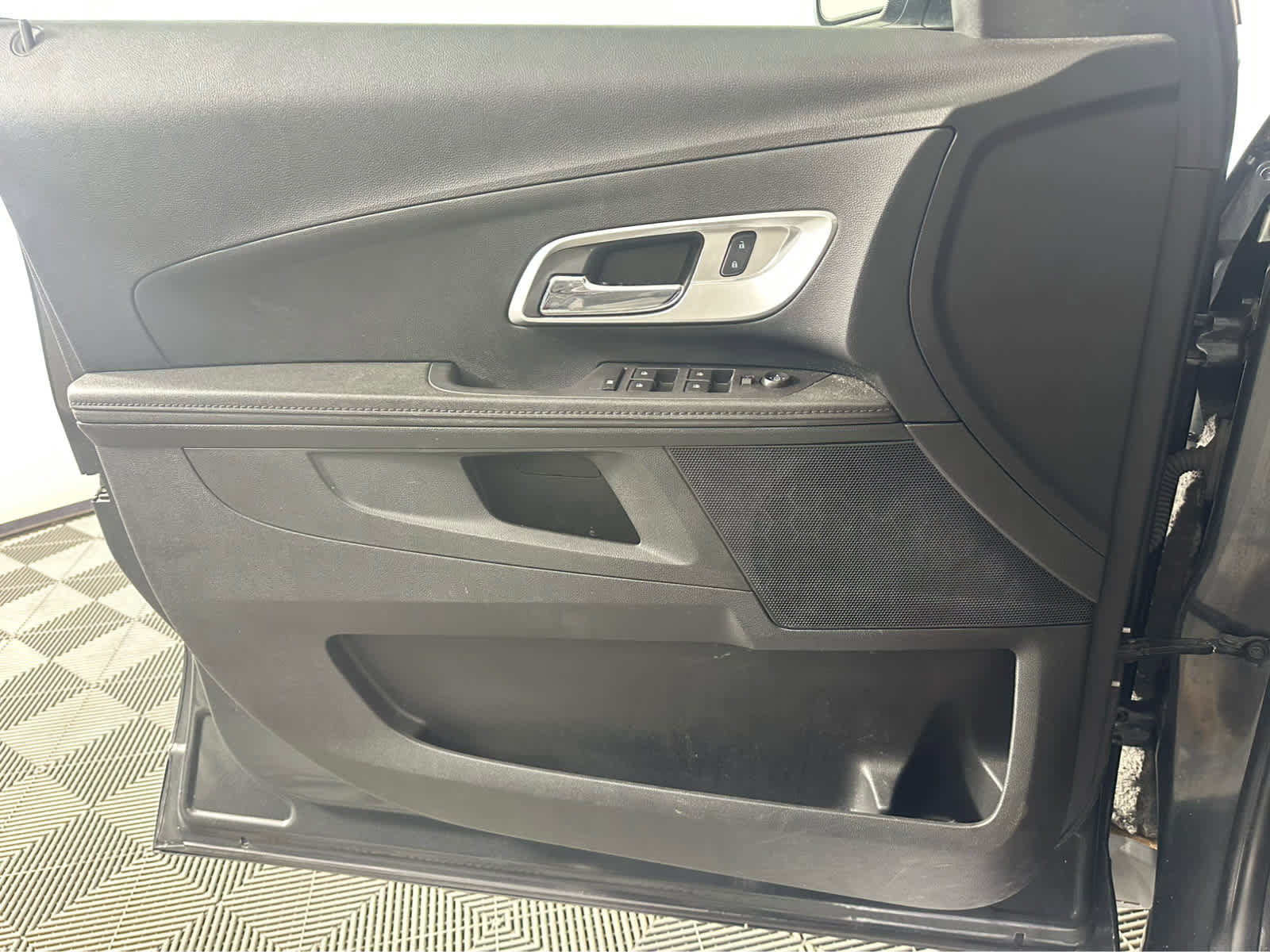 Used 2017 Chevrolet Equinox LT w/ Driver Confidence Package II image 21