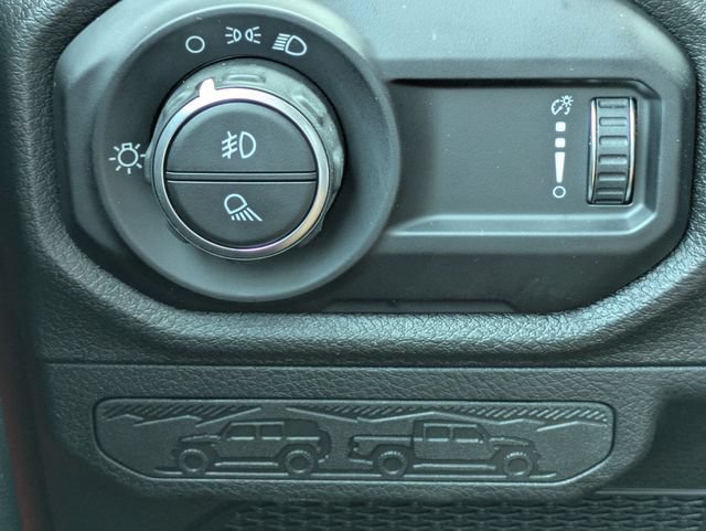 Certified 2026 Jeep Gladiator Sport AWD/4WD image 16