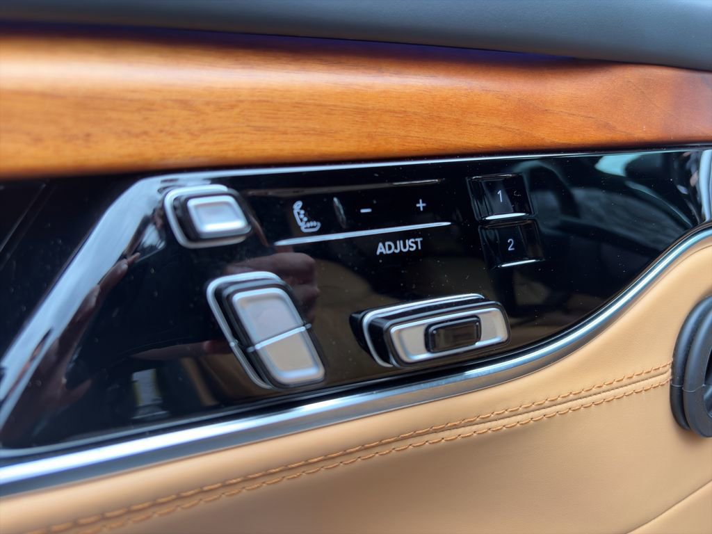 Used 2022 Jeep Grand Wagoneer Series III w/ Rear Seat Video Group 1 image 14