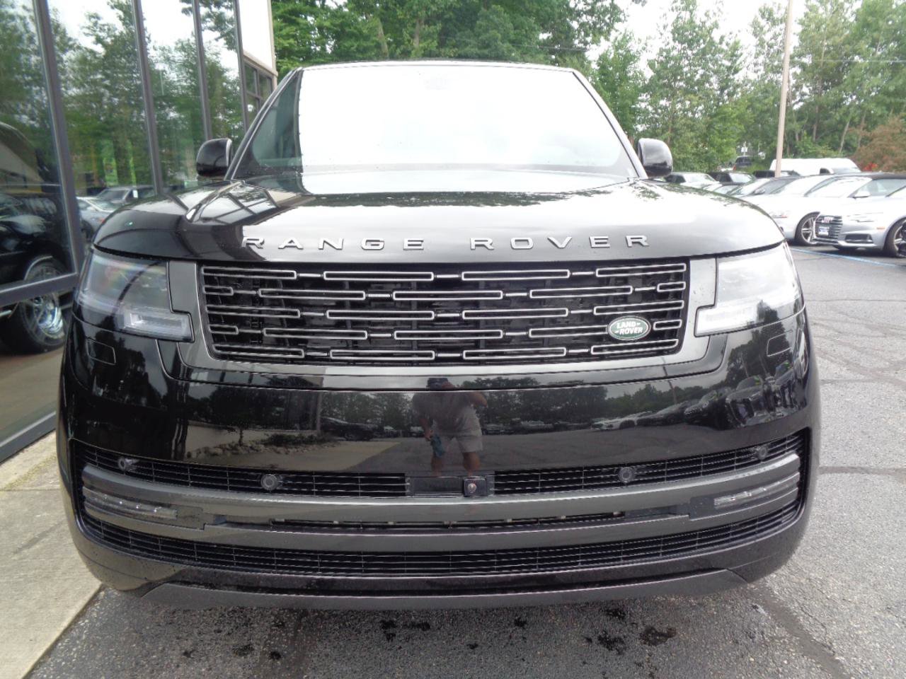 Used 2024 Land Rover Range Rover SE image 2
