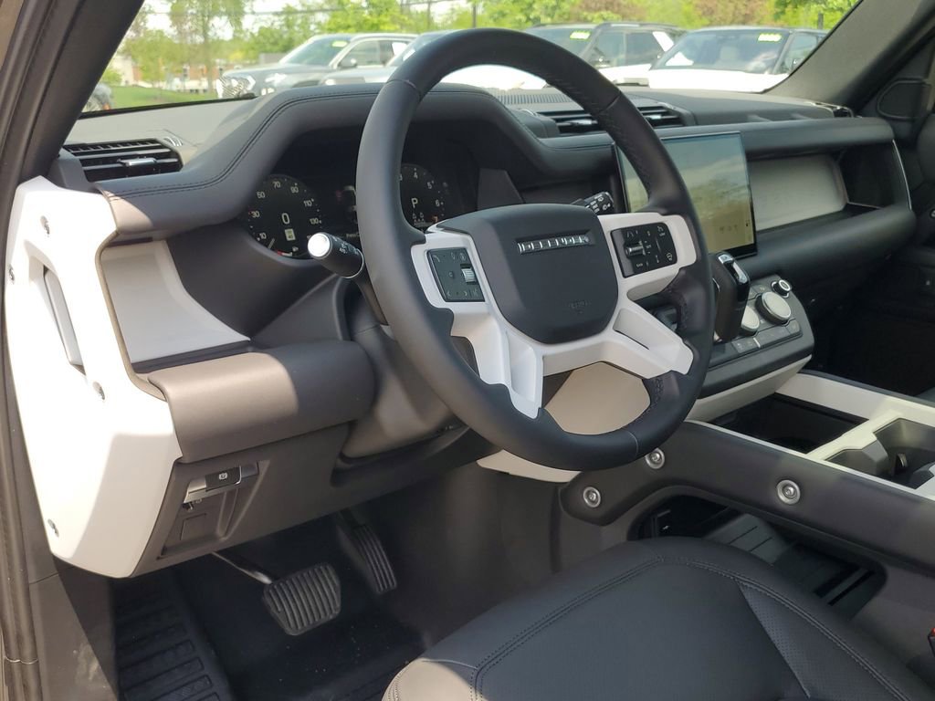 Certified 2025 Land Rover Defender 130 X-Dynamic SE image 8