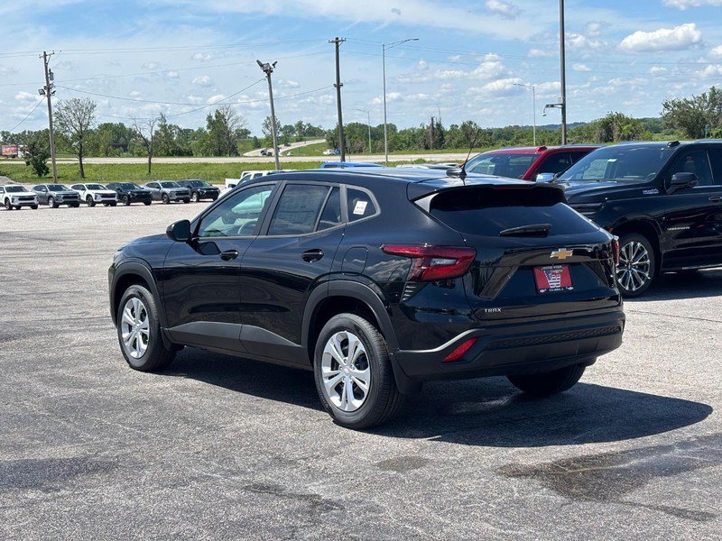 New 2026 Chevrolet Trax LS w/ Driver Confidence Package FWD video 3