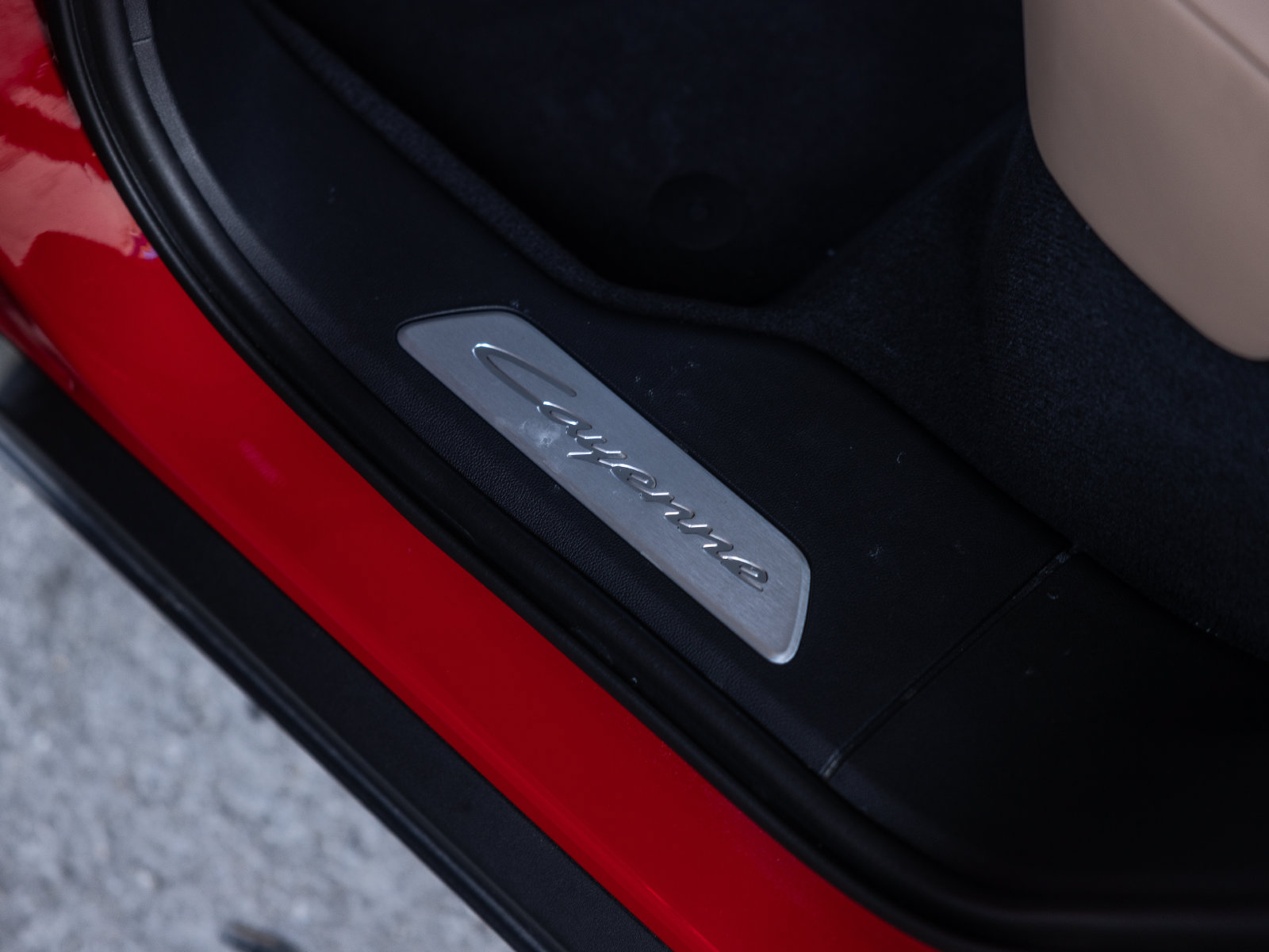 Certified 2025 Porsche Cayenne E-Hybrid Coupe AWD/4WD image 33