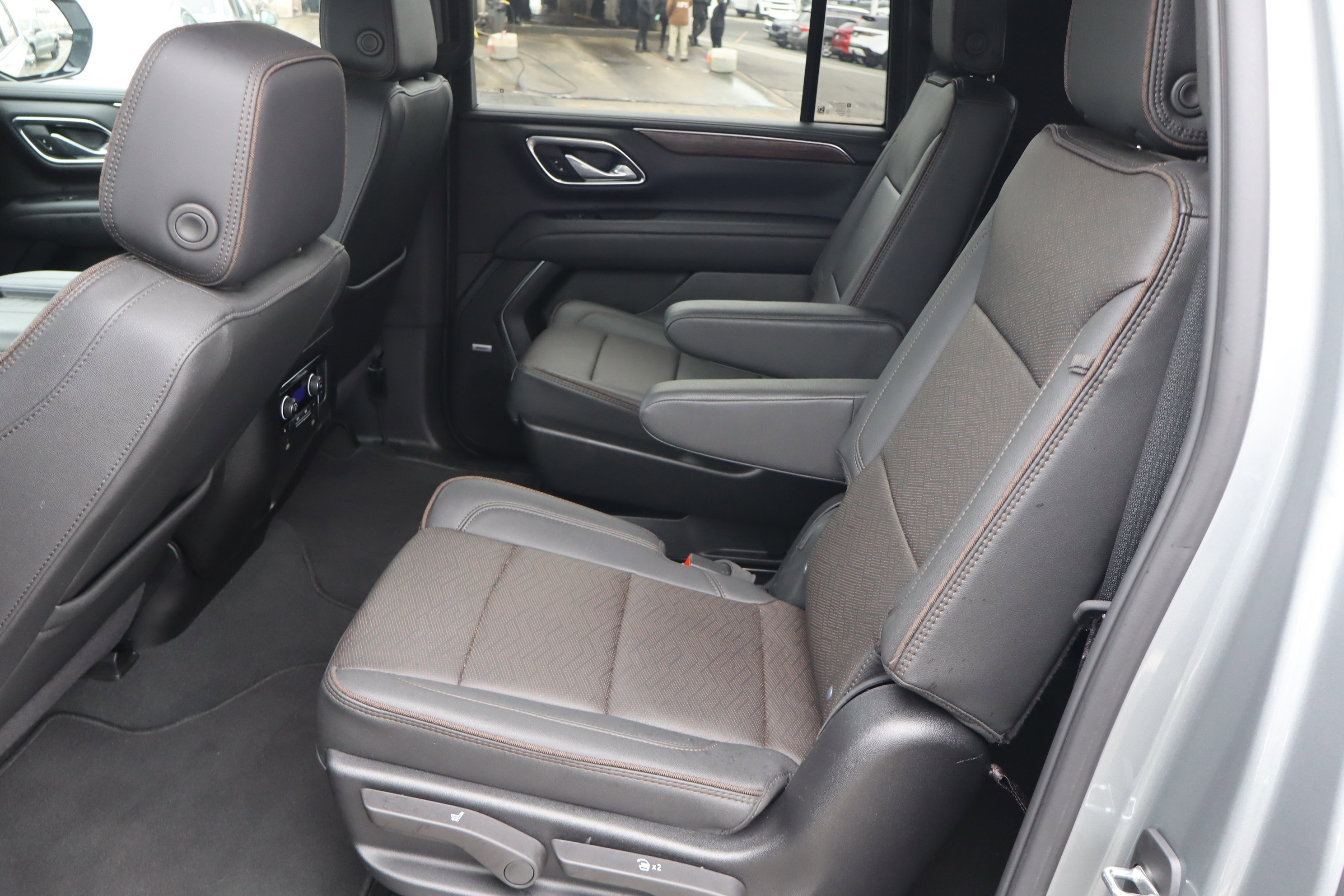 Certified 2024 Chevrolet Suburban High Country image 33