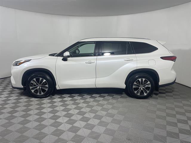 Certified 2020 Toyota Highlander XLE AWD/4WD image 4