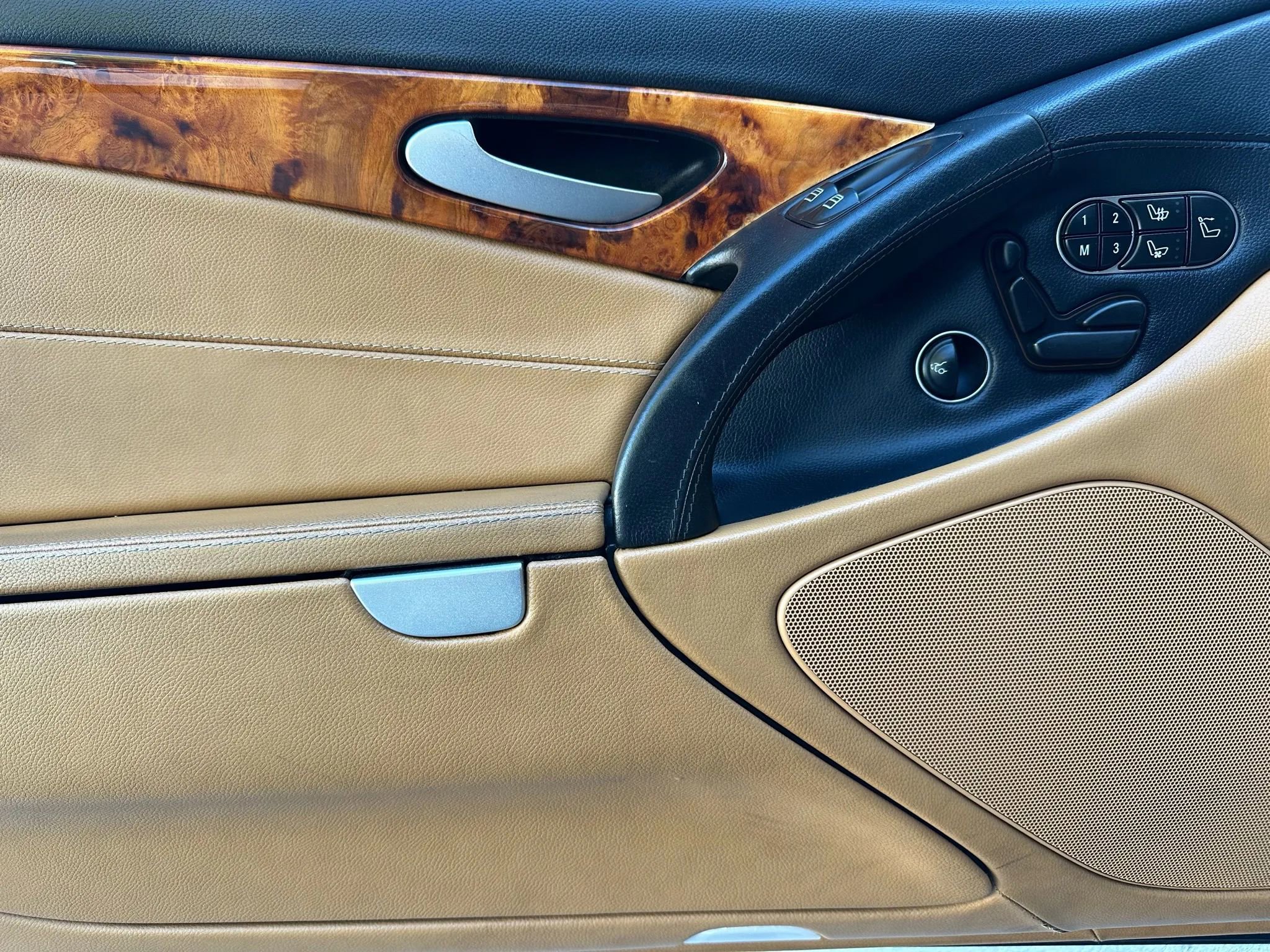 Used 2011 Mercedes-Benz SL 550 image 9