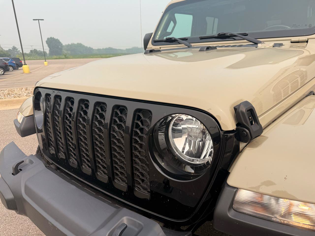 Used 2022 Jeep Gladiator Sport AWD/4WD image 9