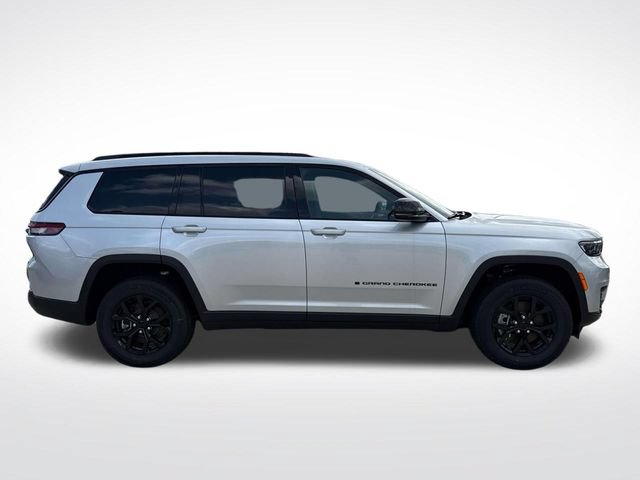 New 2025 Jeep Grand Cherokee L Altitude RWD image 24