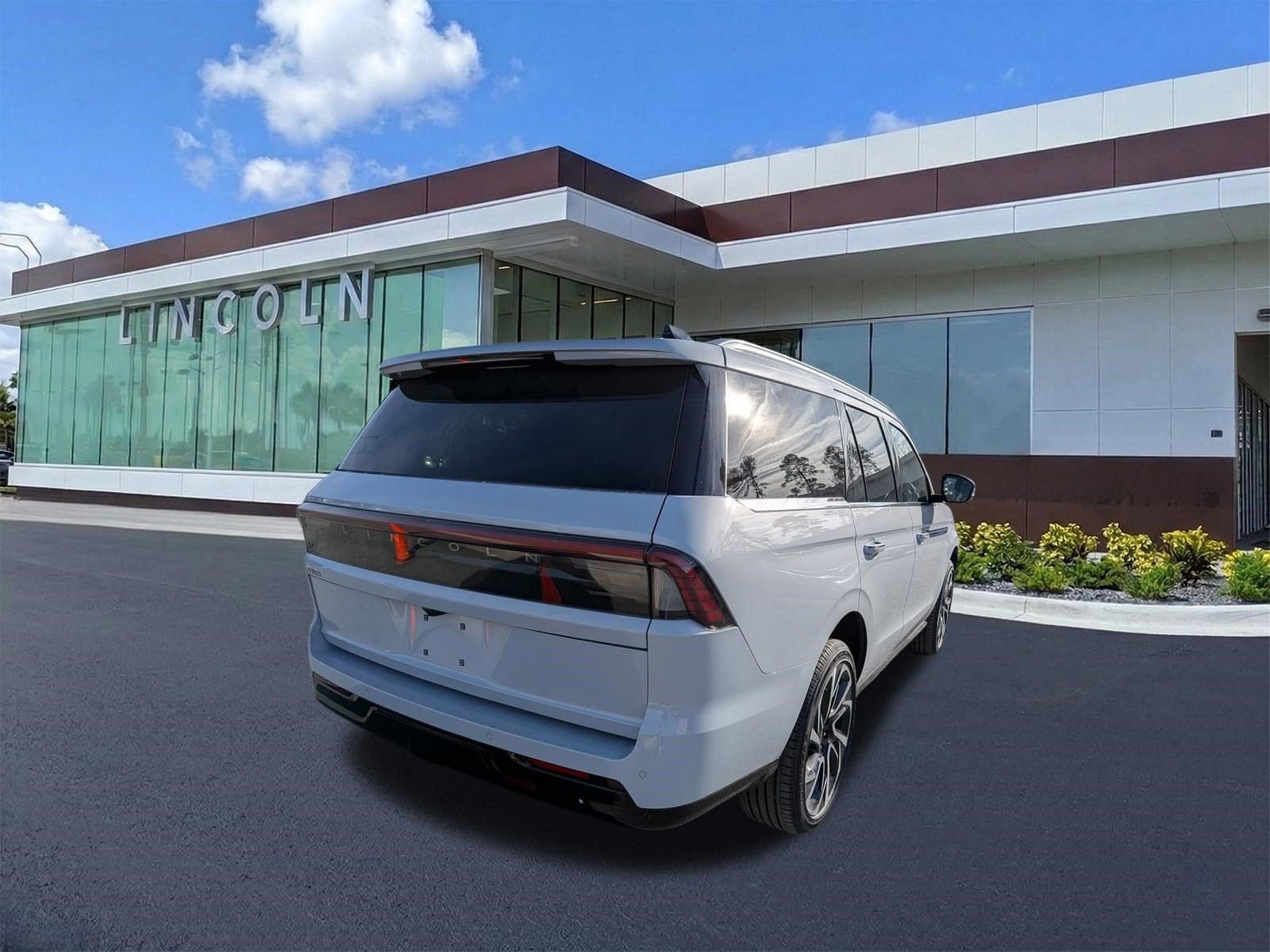 New 2026 Lincoln Navigator Reserve video 4