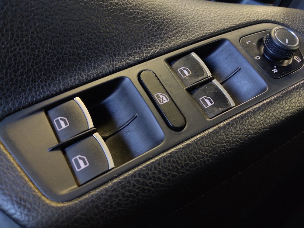 Used 2016 Volkswagen Tiguan SEL AWD/4WD image 27