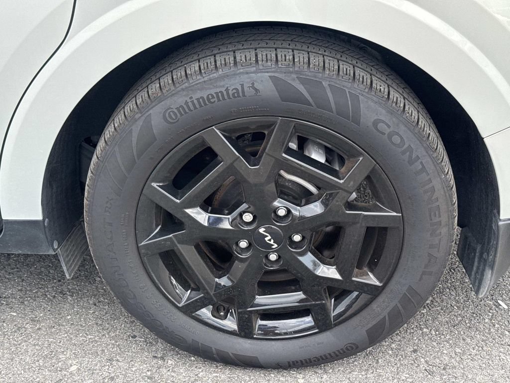 New 2025 Kia Carnival SX Prestige FWD image 4