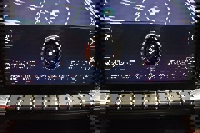 Used 2025 GMC Yukon Denali w/ Denali Reserve Package image 31