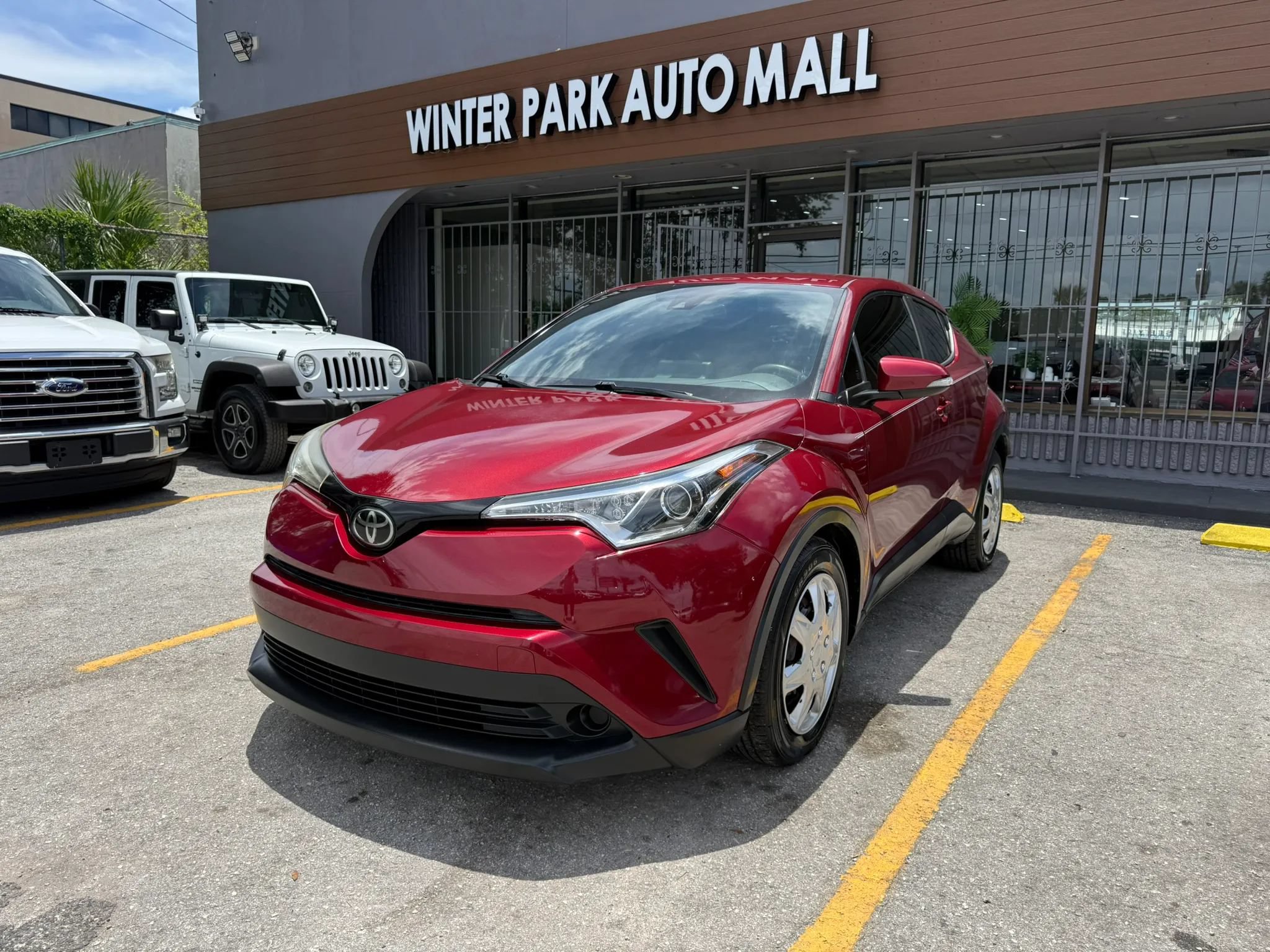 Used 2019 Toyota C-HR LE FWD image 1