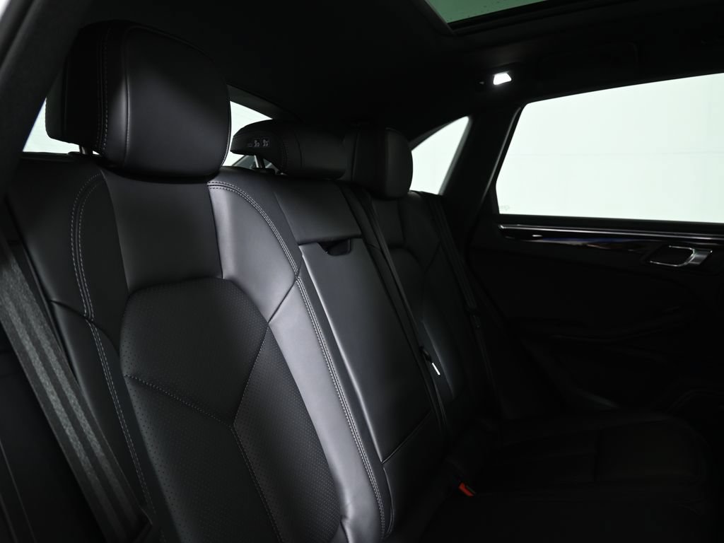 Used 2026 Porsche Macan AWD/4WD image 42