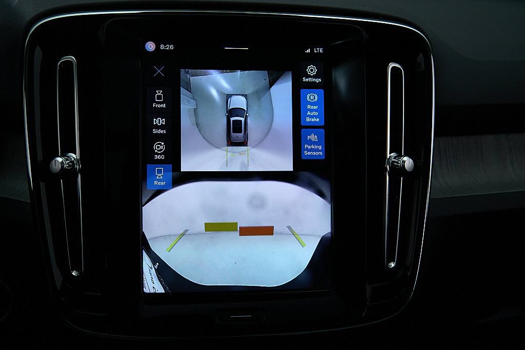 Certified 2024 Volvo XC40 B5 Plus w/ Protection Package Premier AWD/4WD image 29