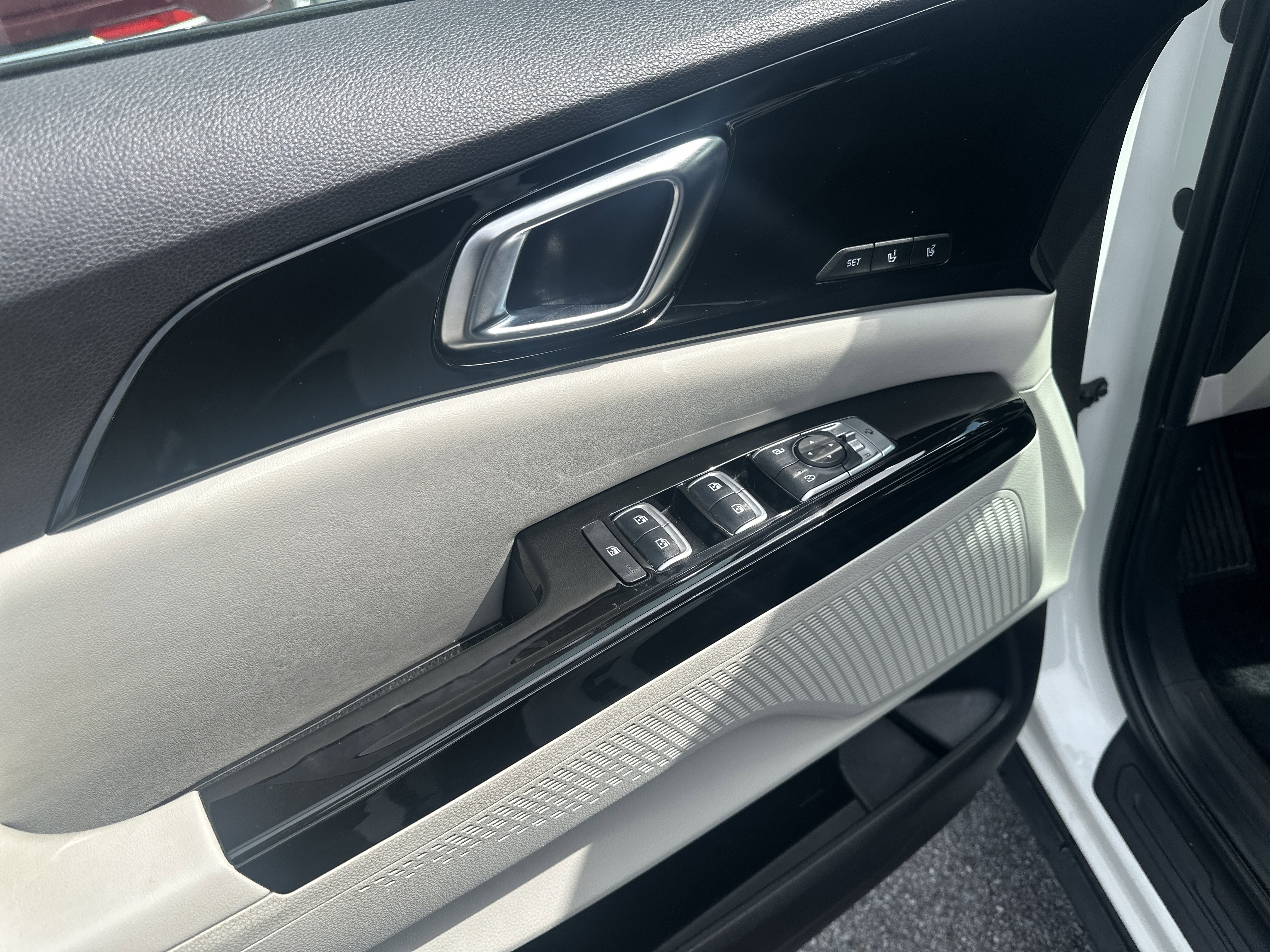 Used 2024 Kia Carnival SX image 13