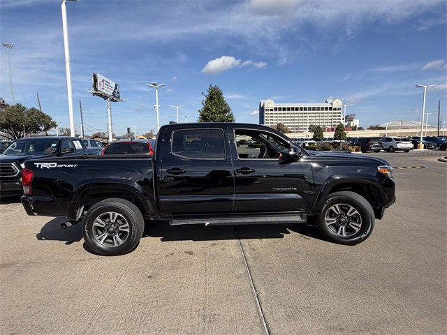 Used 2019 Jaguar F-PACE Premium image 11