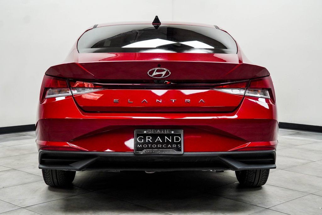 Used 2021 Hyundai Elantra SEL w/ Convenience Package image 9