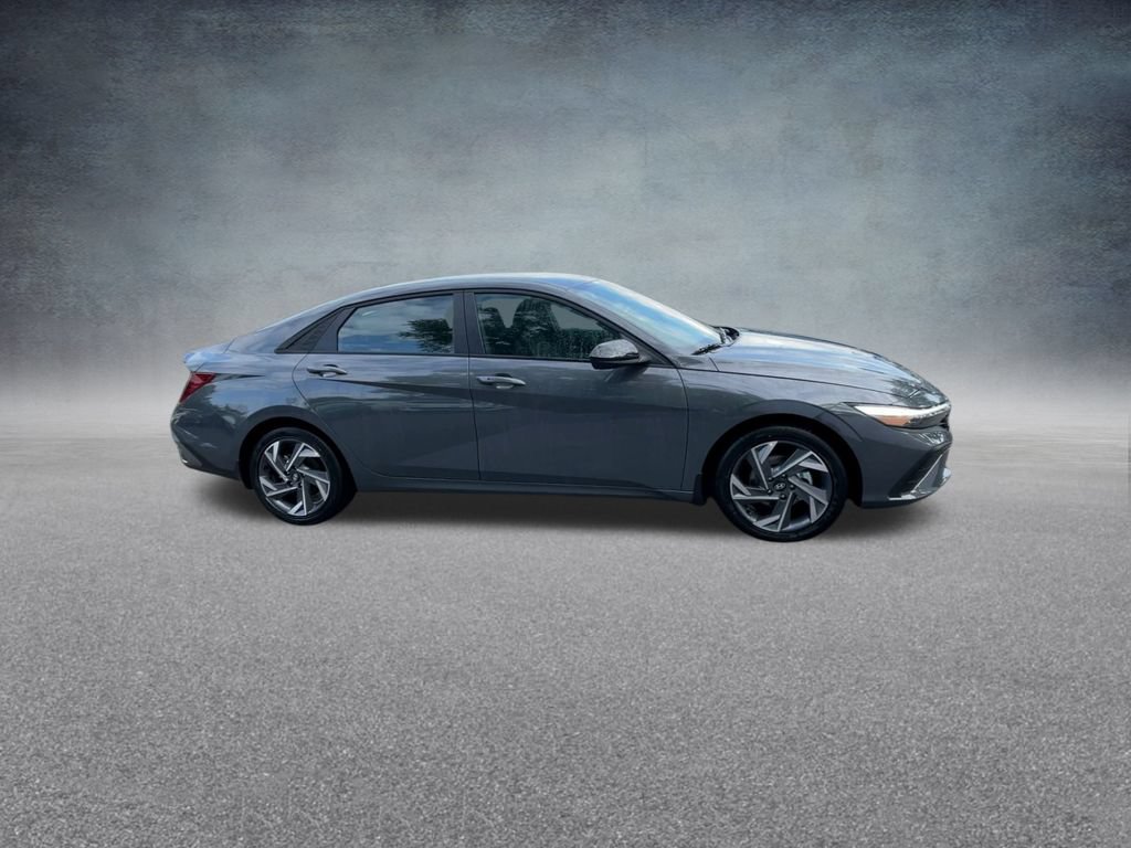 Used 2025 Hyundai Elantra Sport FWD image 27