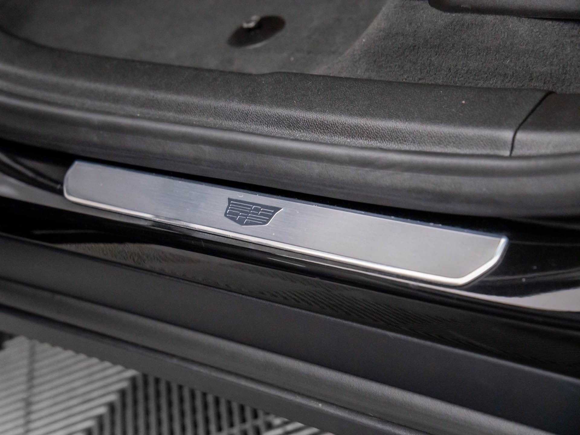 New 2025 Cadillac XT6 Luxury image 18