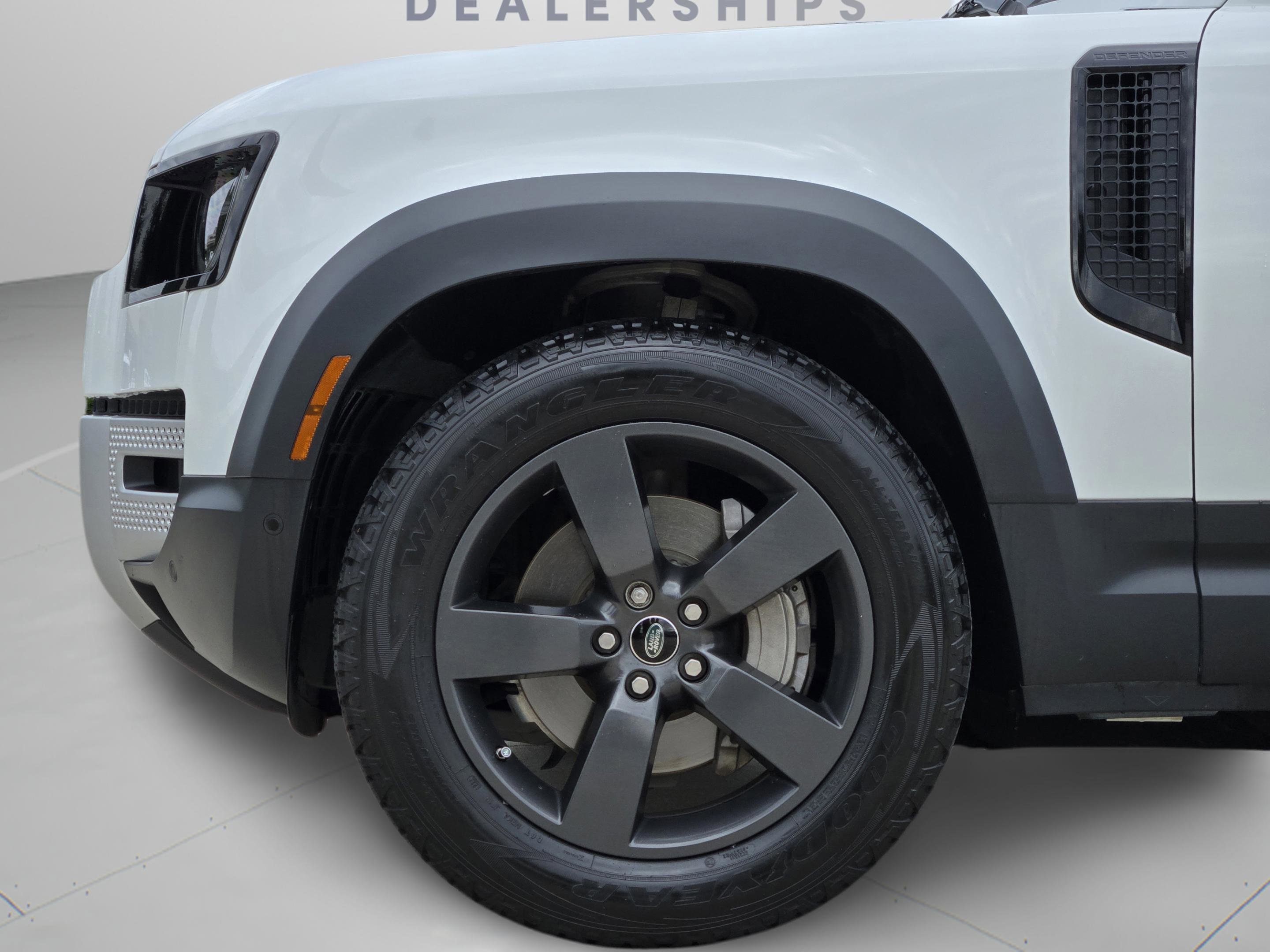 Used 2020 Land Rover Defender 110 HSE AWD/4WD image 39
