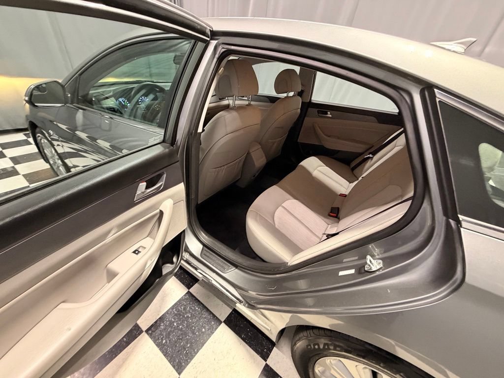 Used 2017 Hyundai Sonata SE FWD image 6