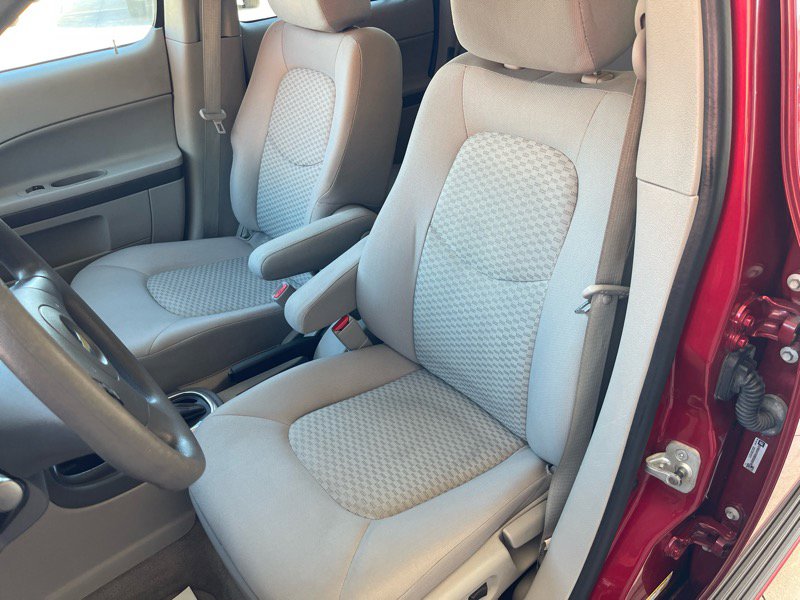 Used 2011 Chevrolet HHR LS image 23