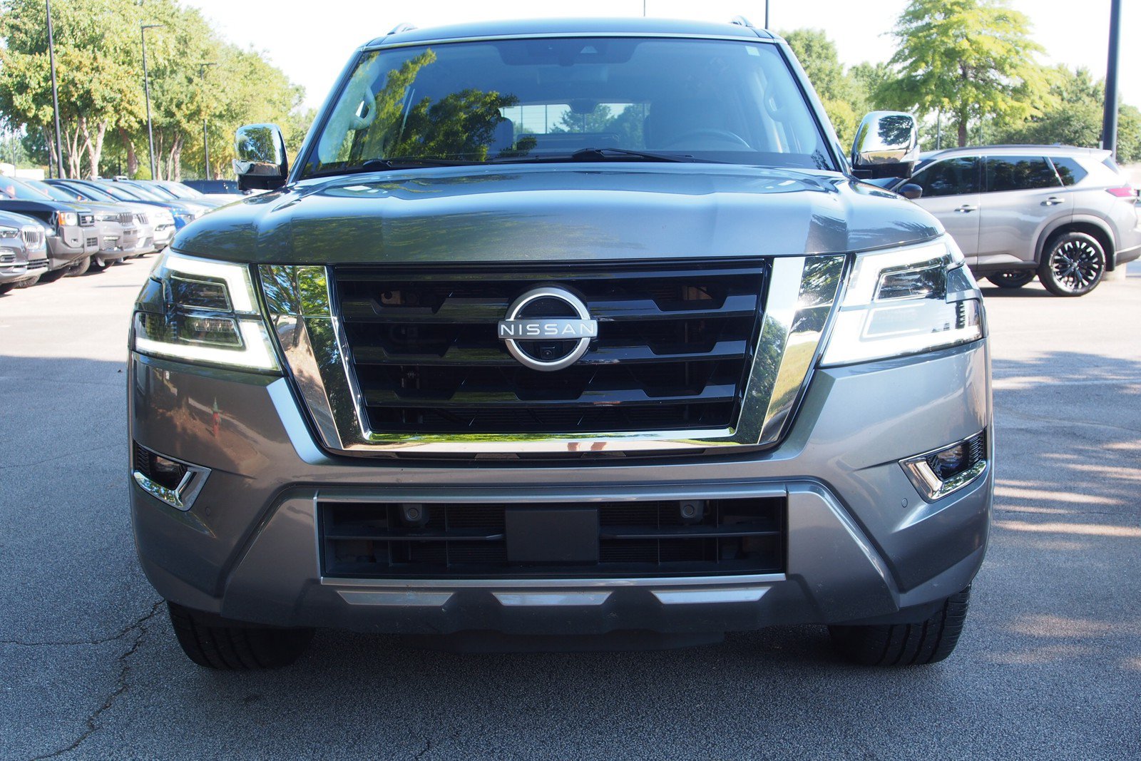 Used 2023 Nissan Armada Platinum w/ Captain's Chairs Package AWD/4WD image 2
