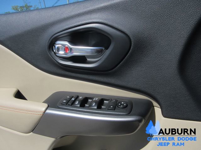 Used 2019 Jeep Cherokee Latitude w/ Popular Appearance Group image 21