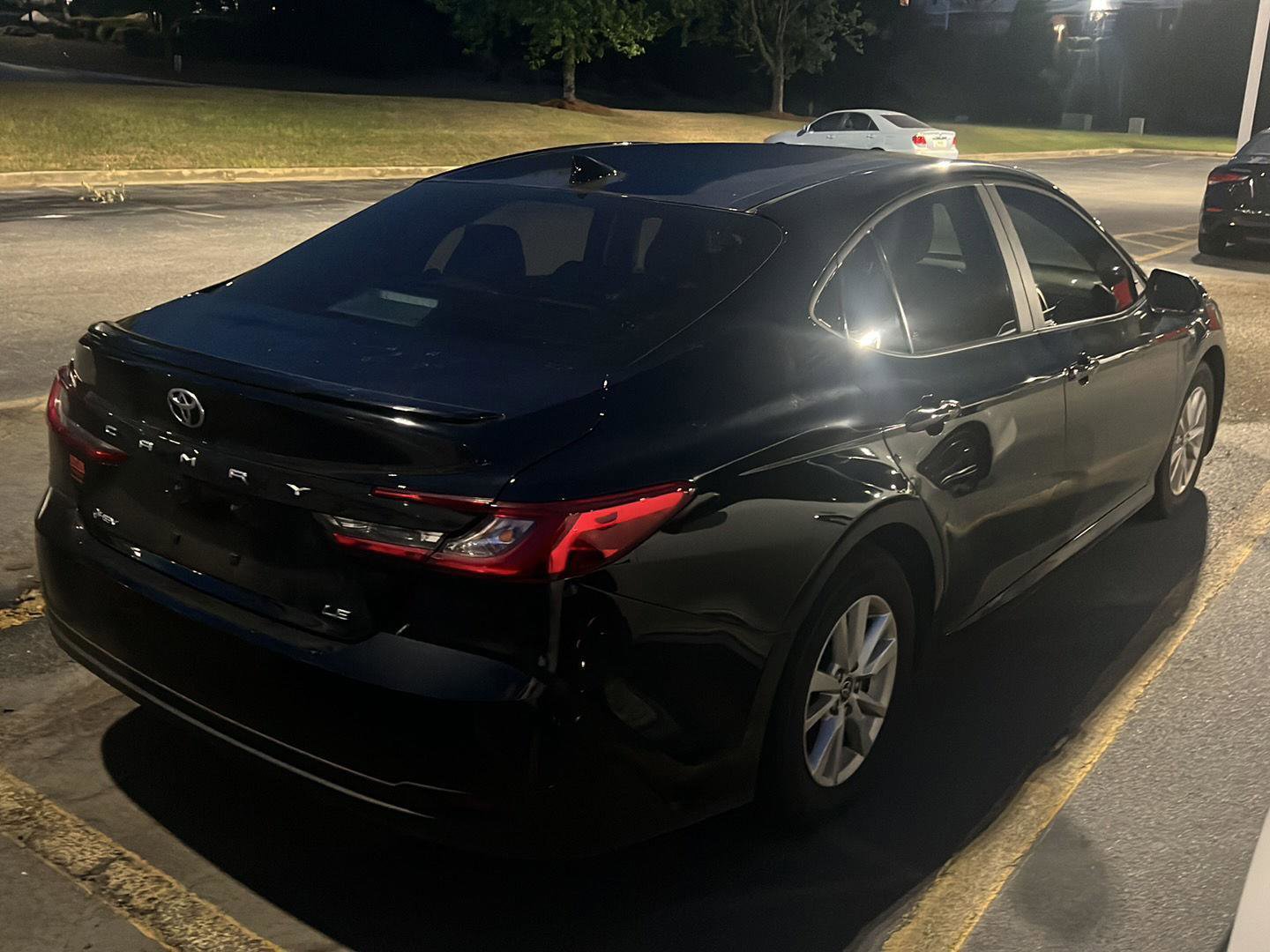 Used 2025 Toyota Camry LE w/ Convenience Package image 8