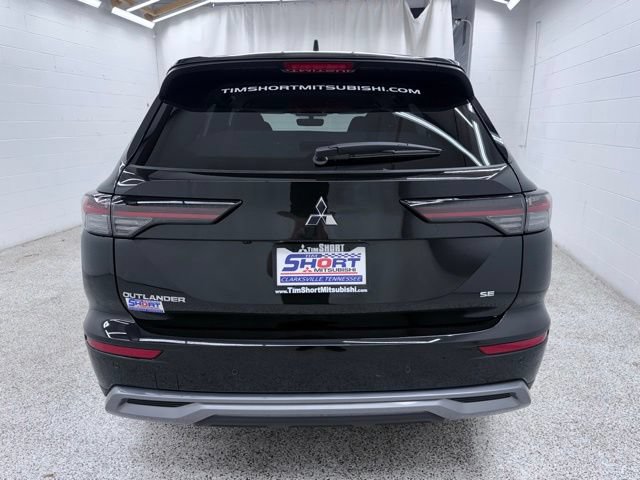 New 2026 Mitsubishi Outlander SE FWD image 3