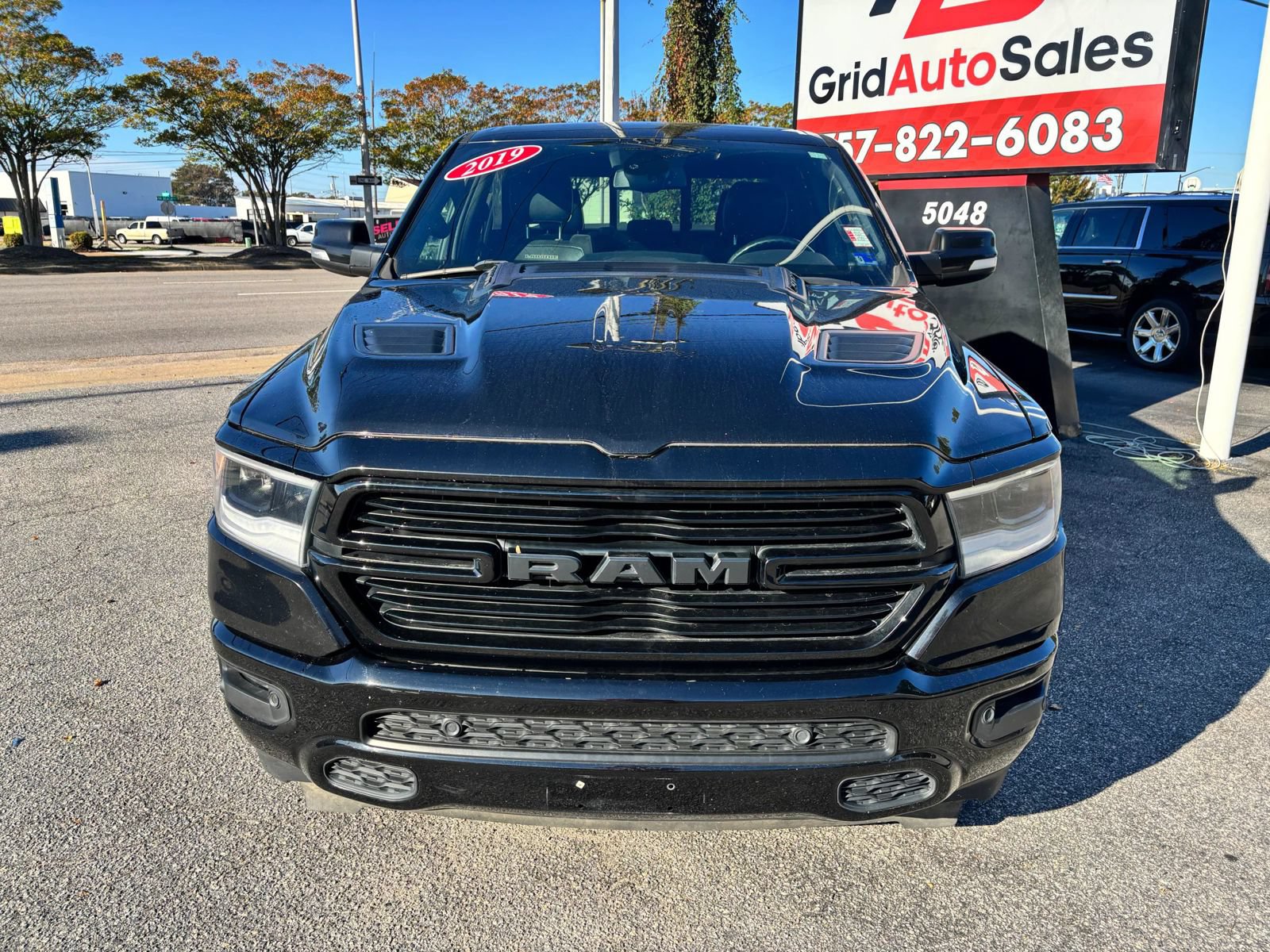 Used 2019 RAM 1500 Laramie AWD/4WD image 9
