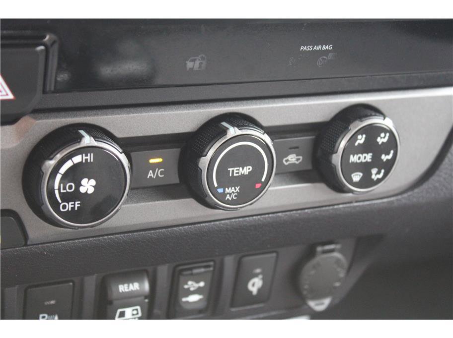 Used 2018 Toyota Tacoma TRD Off-Road w/ Technology Package image 29