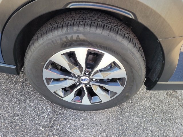 Certified 2025 Subaru Outback Limited AWD/4WD image 9