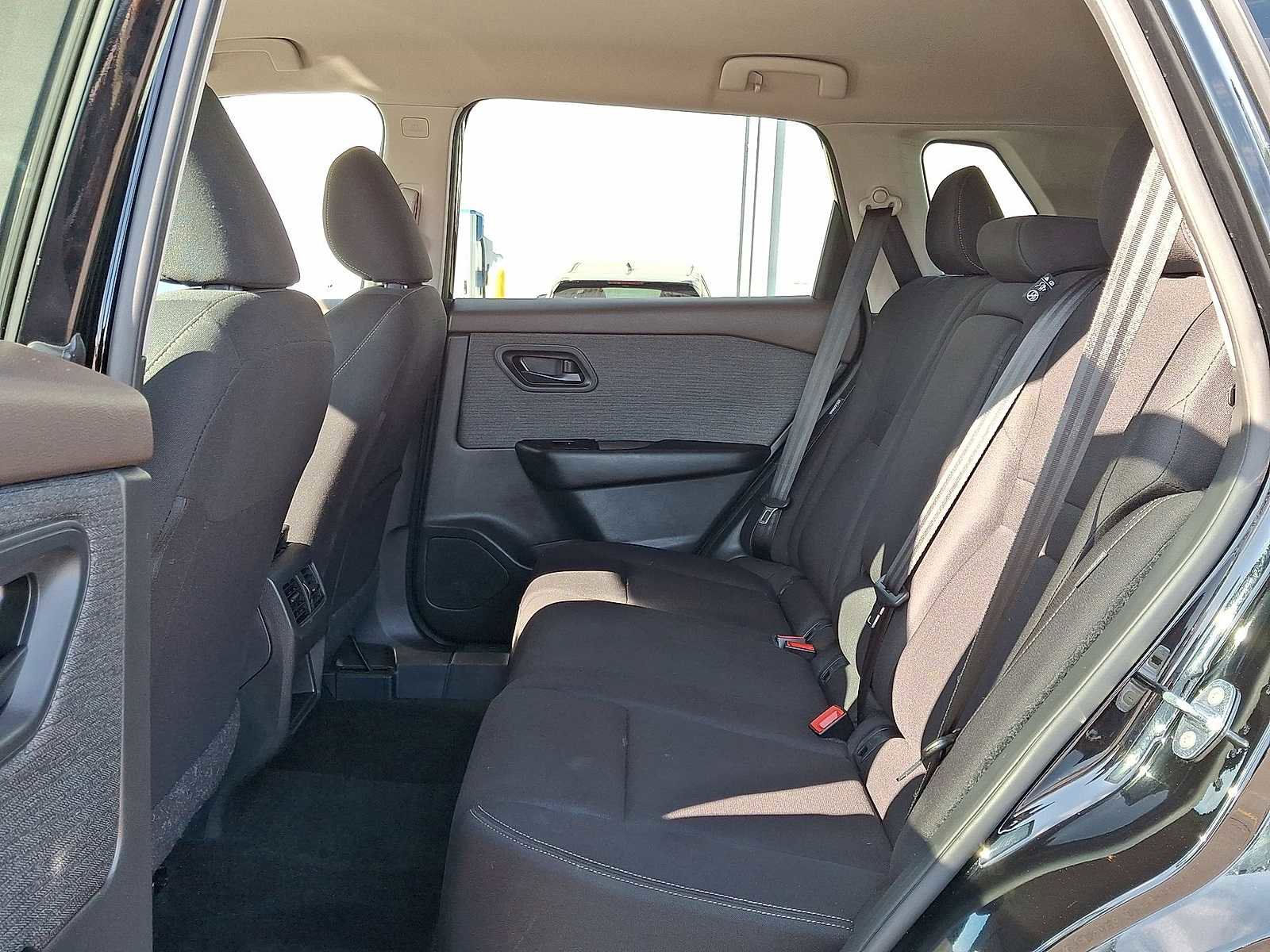 Used 2023 Nissan Rogue S image 29