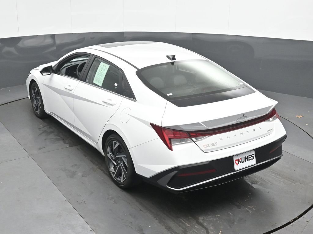 Certified 2025 Hyundai Elantra Limited FWD image 43